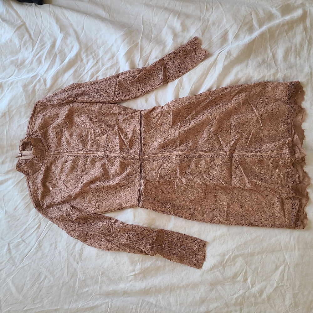 Aritzia wilfred lace bodycon dress